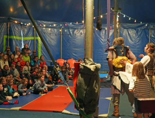 Spectacle Luciole à Groix sous chapiteau